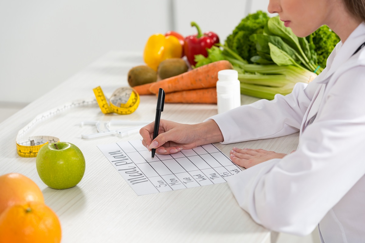 Kiedy warto skonsultować swoją dietę z dietetykiem?